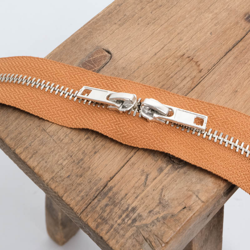 40 cm Double-Slider Zipper in Cognac